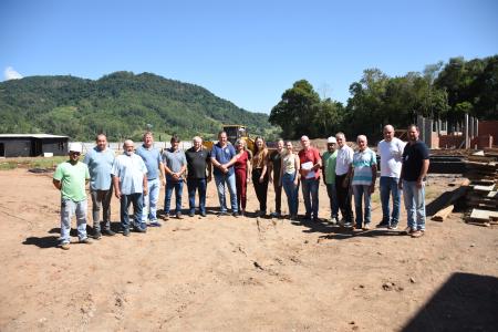 Vereadores visitam obras